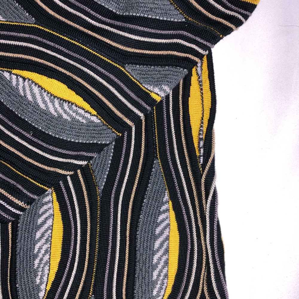 Vintage Tundra Sweater - Picture 4 of 4
